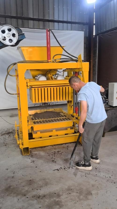 水泥砖机械设备制砖成型周期是多长时间?与普通水泥砖机相比优势在哪里... 水泥砖机械设备制砖成型周期是多长时间?与普通水泥砖机相比优势在哪里...